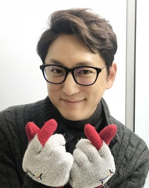 KBS 아나운서 출신 방송인 한석준이 1년 여간 교제 해온 여자친구와 오는 4월 결혼을 한다.<한석준 인스타그램 캡처>